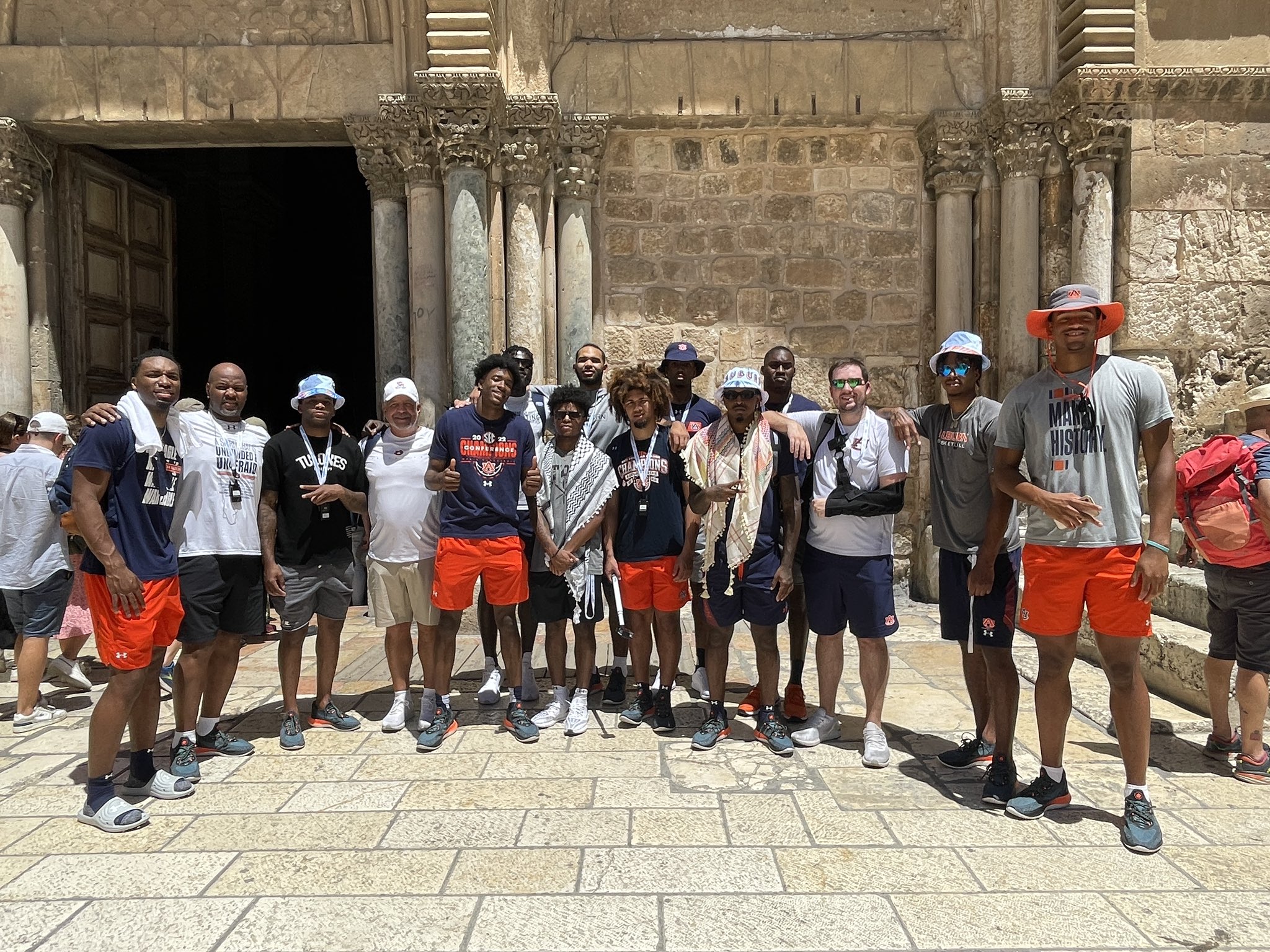 全隊前往以色列參加巡迴賽，並在當地旅遊。（圖／翻攝自Twitter @AuburnMBB）